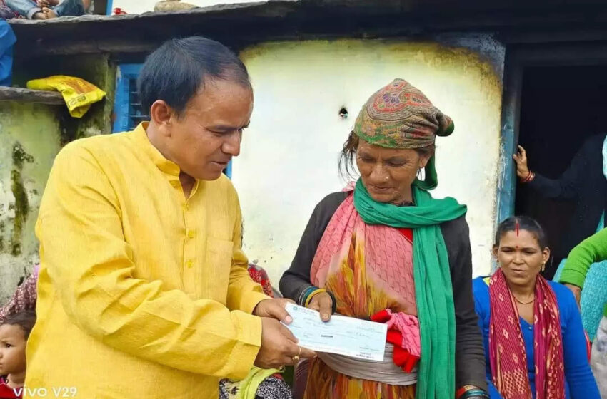  आपदा प्रभावित परिवारों से मिले मंत्री धन सिंह रावत