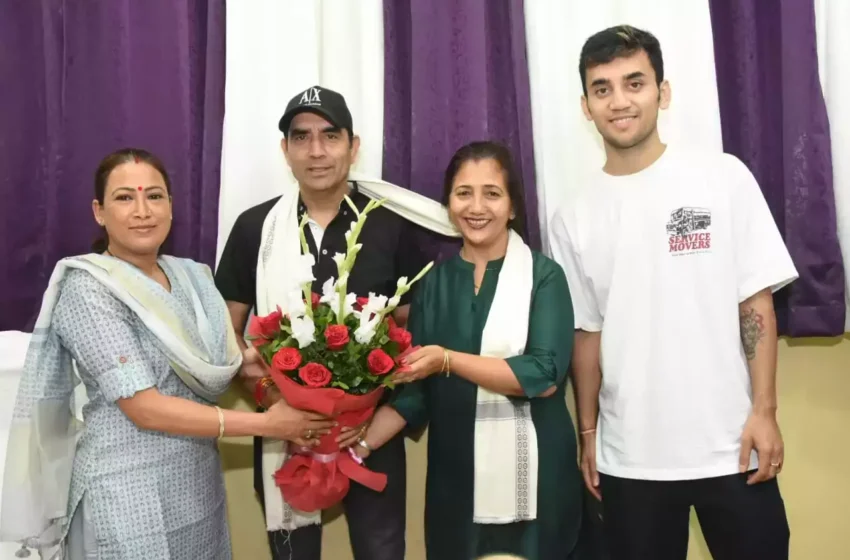  लक्ष्य सेन ने खेल मंत्री रेखा आर्या से सपरिवार की मुलाकात