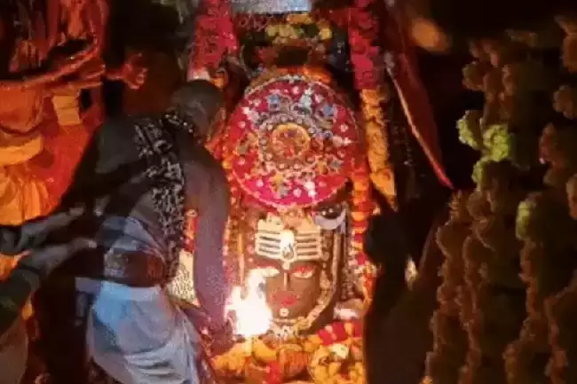  देश में सबसे पहले महाकाल के आंगन में मना रक्षाबंधन, भगवान को चढ़ाई गई वैदिक राखी