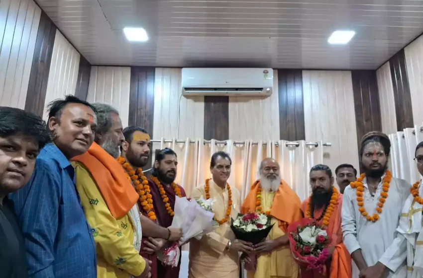  तुलसीदास जयंती पर धर्माचार्यों को विधायक प्रेमचंद ने किया सम्मानित