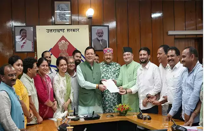  उत्तराखण्ड त्रिस्तरीय पंचायत संगठन के सदस्यों ने मुख्यमंत्री से की भेंट