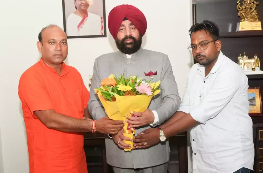  राज्य सफाई कर्मचारी आयोग के सदस्य ने राज्यपाल से की भेंट