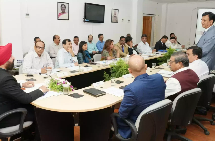  विश्वविद्यालय एक दूसरे से प्रतिस्पर्धी के बजाय उपलब्धियों से प्रेरणा लें : राज्यपाल