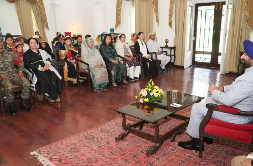  केन्द्र शासित प्रदेश लद्दाख की नुब्रा घाटी के छात्र-छात्राओं ने राज्यपाल से की भेंट