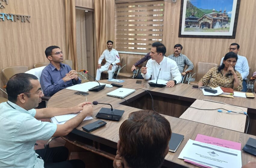  जब तक खुदी सड़के दुरूस्त नहीं करते, तब-तक किसी कार्यदायी संस्था को नए खुदान की अनुमति नही : डीएम