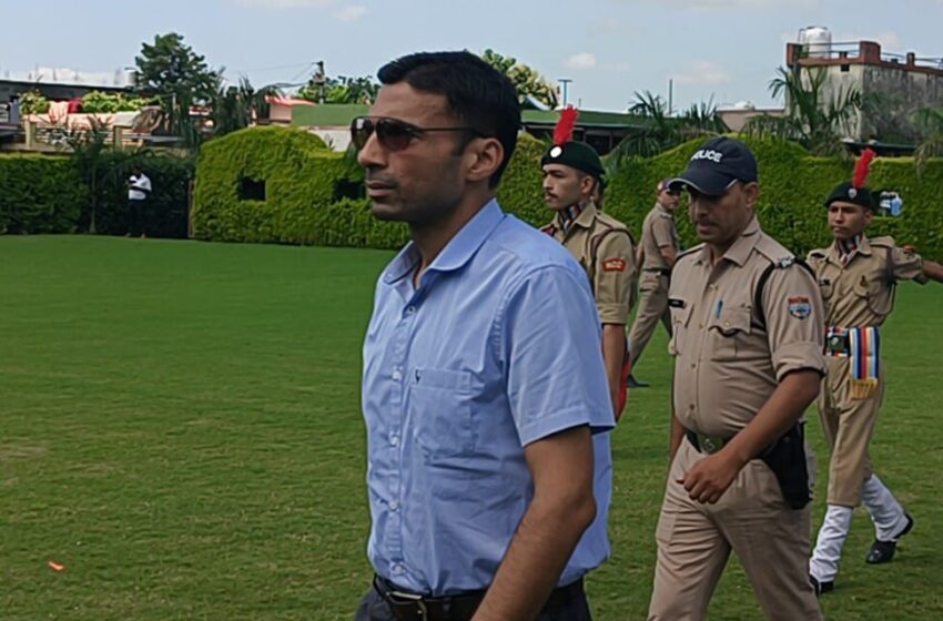  जनपद में स्कूलों को स्मार्ट और मूलभूत सुविधाओं को तत्काल उपलब्ध कराने की दिशा में जिलाधिकारी ने की पहल शुरू