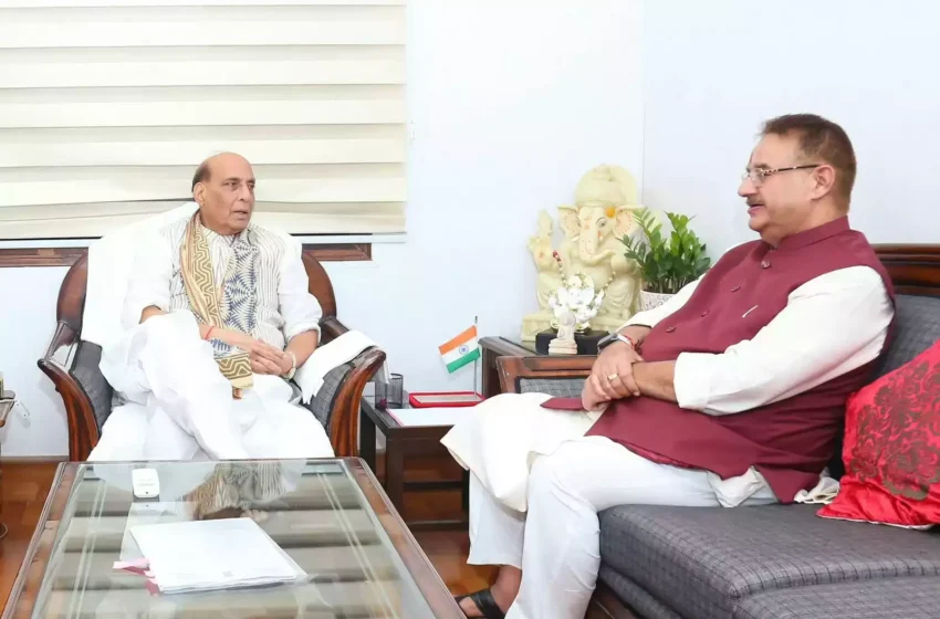  नई दिल्ली में रक्षा मंत्री राजनाथ से मिले उत्तराखंड के सैनिक मंत्री गणेश जाेशी