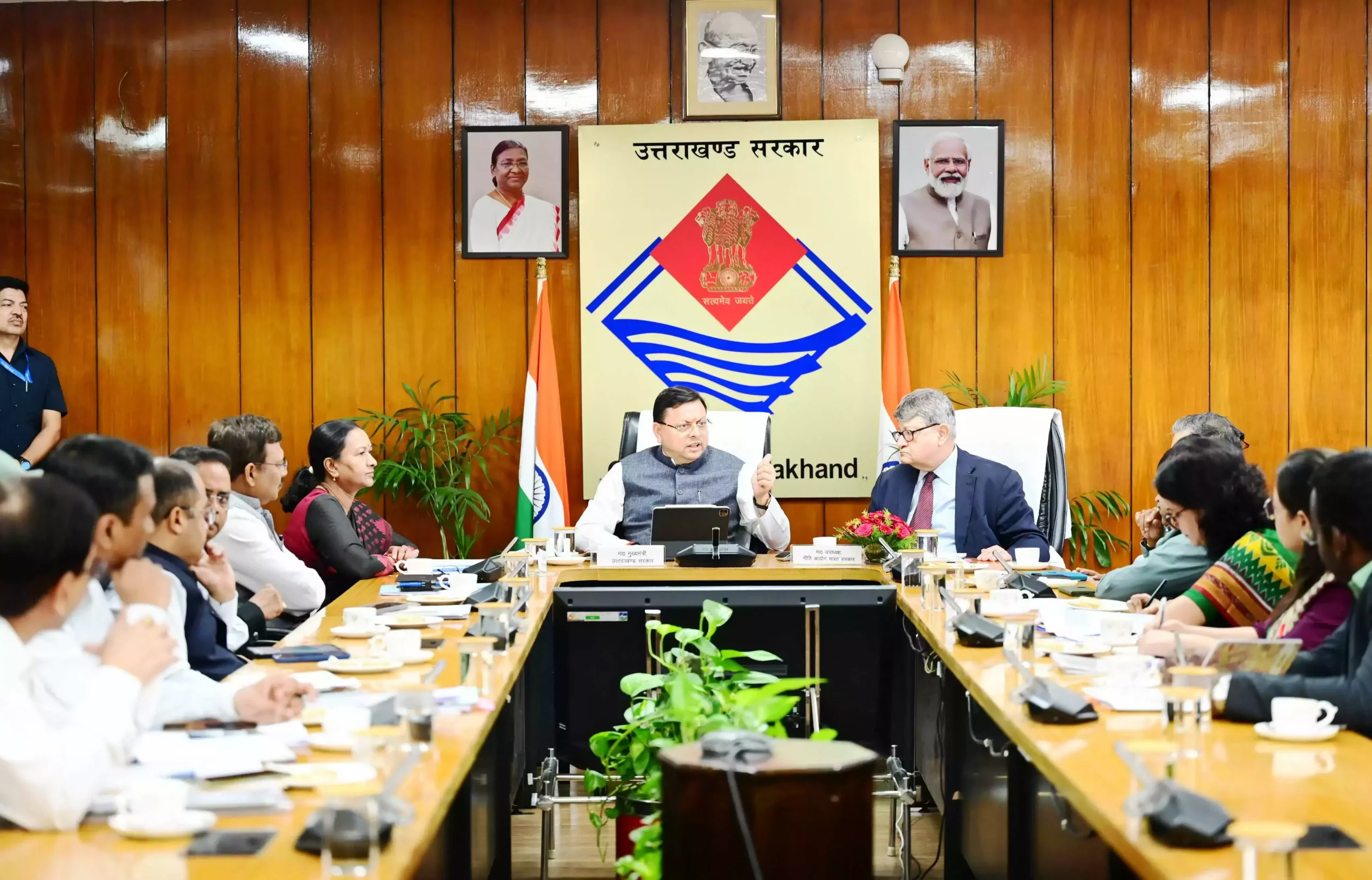  नीति आयोग के उपाध्यक्ष के साथ बैठक में धामी ने कहा, राज्य के सामरिक महत्व को देखते हुए बने नीति