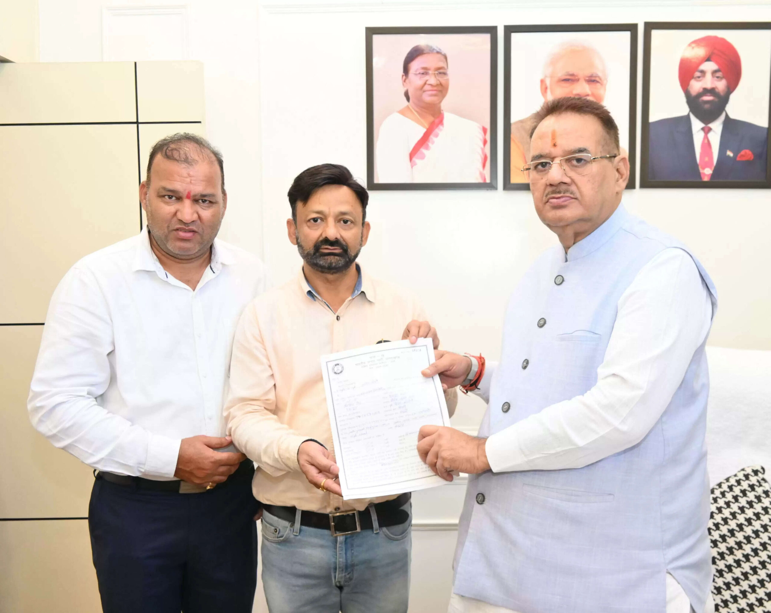  गणेश जोशी ने ‘सक्रिय सदस्यता’ के लिए सौंपा आवेदन