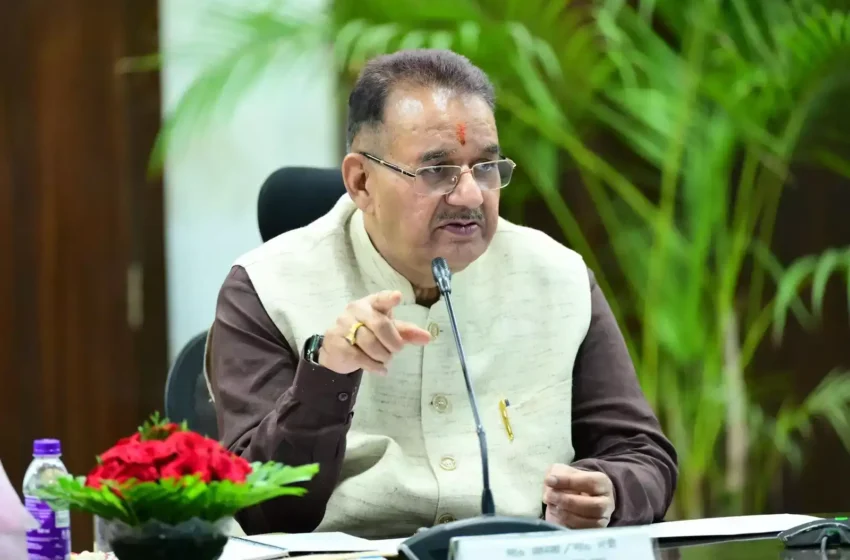  रिक्त पदों की नियुक्ति और योजनाओं के क्रियान्वयन में लाएं तेजी : मंत्री गणेश जोशी