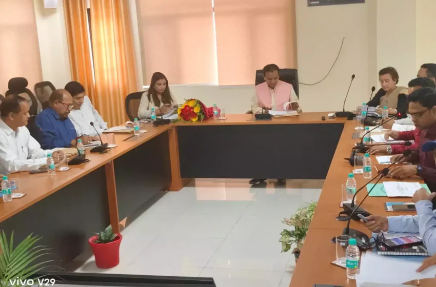  मंत्री डाॅ. धन सिंह रावत ने अधिकारियों के साथ की समीक्षा बैठक