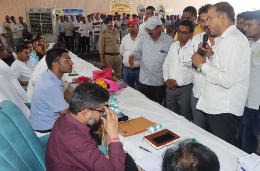  मिसराज पट्टी के मजरा बटोली के आपदाग्रस्त परिवारों के विस्थापन के अनुरोध पर डीएम ने गठित की समिति