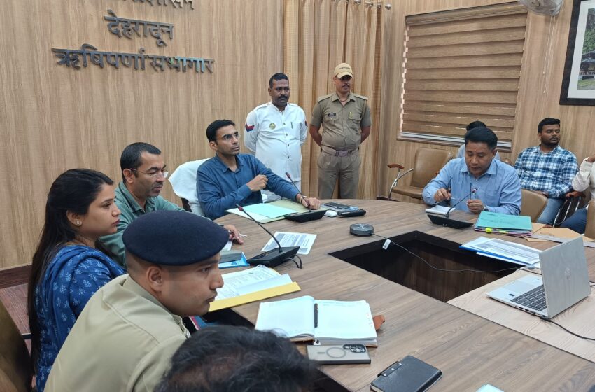  निर्माण कार्यों को निर्धारित समयावधि में करना होगा पूर्ण, अनिश्चित काल के लिए नही कर सकते आवागमन बाधित, आमजन को परेशान डीएम