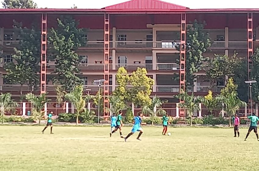  द्वितीय रोहिताश इंटर स्कूल सॉकर टूर्नामेंट में फिर दिखाई दिये शानदार मुकाबले गुरूनानक एकेडमी व सेंट थॉमस कालेज के बीच रहा संघर्षपूर्ण मैच