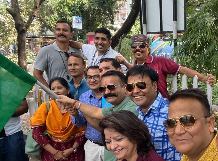  राज्य स्तर क्रीड़ा एवं सांस्कृतिक प्रतियोगिता, हल्द्वानी के लिए उत्तराखंड राज्य प्राथमिक शिक्षक संघ देहरादून के जिलाध्यक्ष धर्मेन्द्र सिंह रावत ने चार बसों को रवाना किया