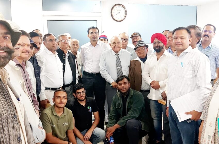  जिलाधिकारी सविन बंसल से जिलाधिकारी शिविर कार्यालय में समाजसेवी संगठनों के प्रतिनिधियों एवं वरिष्ठ नागरिकों एवं युवाओं ने जिलाधिकारी से मुलाकात कर विभिन्न मुद्दो पर संवाद चर्चा की