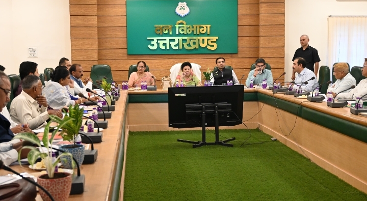  जिला विकास समन्वय एवं निगरानी समिति (दिशा) की मा0 सांसद ने ली जनपद क़ी पहली बैठक