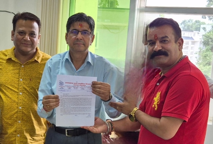  राज्य प्राथमिक शिक्षक संघ के जिलाध्यक्ष धर्मेंद्र रावत के नेतृत्व में निदेशक (प्रारंभिक शिक्षा) उत्तराखंड देहरादून श्रीमान राम कृष्ण उनियाल जी को को ज्ञापन देकर राजकीय उच्च प्राथमिक विद्यालयों में पदोन्नति के लिए जारी अनंतिम ज्येष्ठता सूची पर शिक्षकों ने उठाए सवाल
