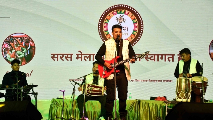  रेंजर्स ग्राउण्ड में आयोजित राष्ट्रीय सरस मेले आठवें दिन आज समाज कल्याण एवं महिला कल्याण विभाग के लाभार्थियों के साथ गोष्ठी का आयोजन किया