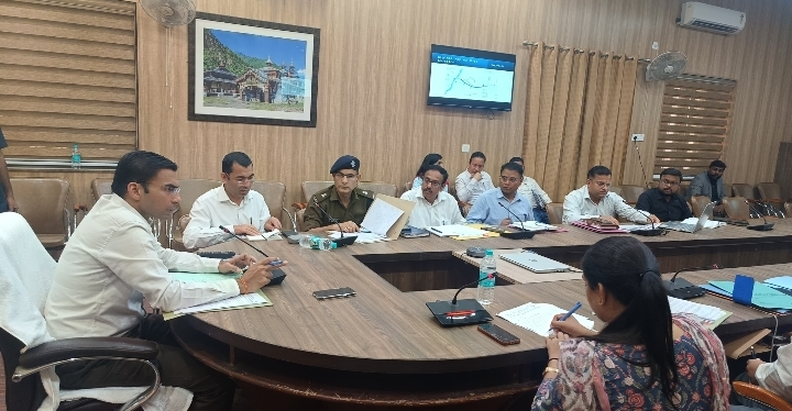  निर्धारित समयावधि के बाद कार्य गतिमान रखने पर उपकरण/मशीनरी जब्त तथा सम्बन्धितों के विरूद्ध होगी प्राथमिकी दर्ज : डीएम