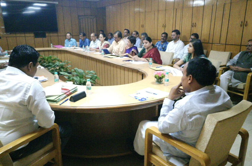  आयुष्मान कार्डधारकों को बेहतर उपचार के लिए सरकारी अस्पताल के डाॅक्टराें काे दिए निर्देश