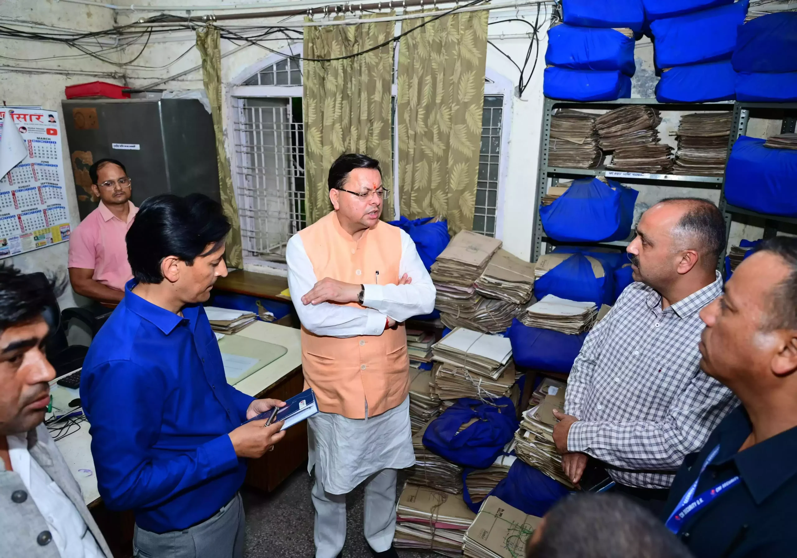  मुख्यमंत्री ने संभागीय परिवहन कार्यालय हल्द्वानी का किया औचक निरीक्षण, इधर-उधर पड़ी फाइलों पर जताई नाराजगी