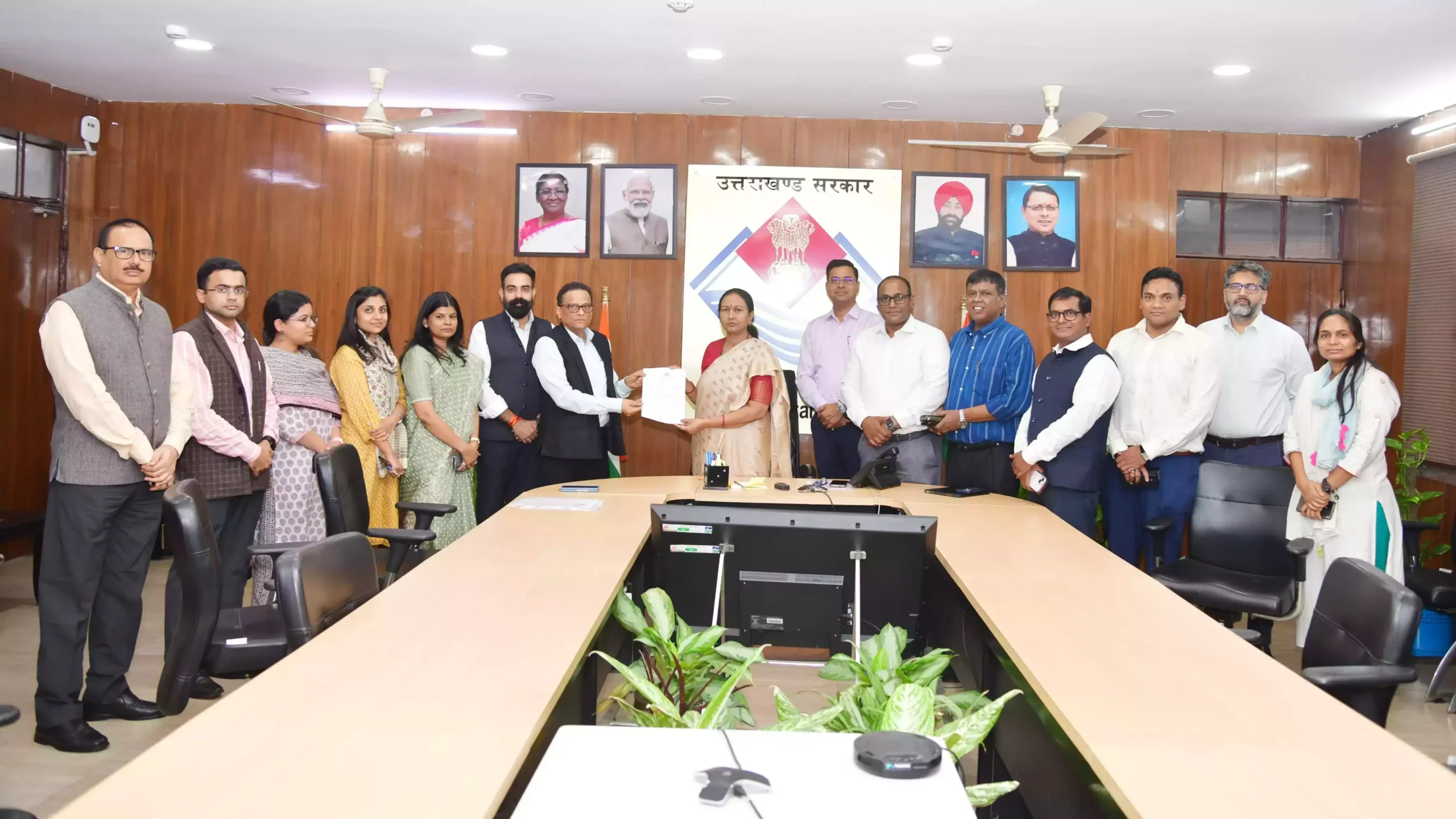  आईएएस एसोसिएशन के सदस्यों ने मुख्य सचिव की मुलाकात, ऊर्जा सचिव के साथ हुई घटना की दी जानकारी