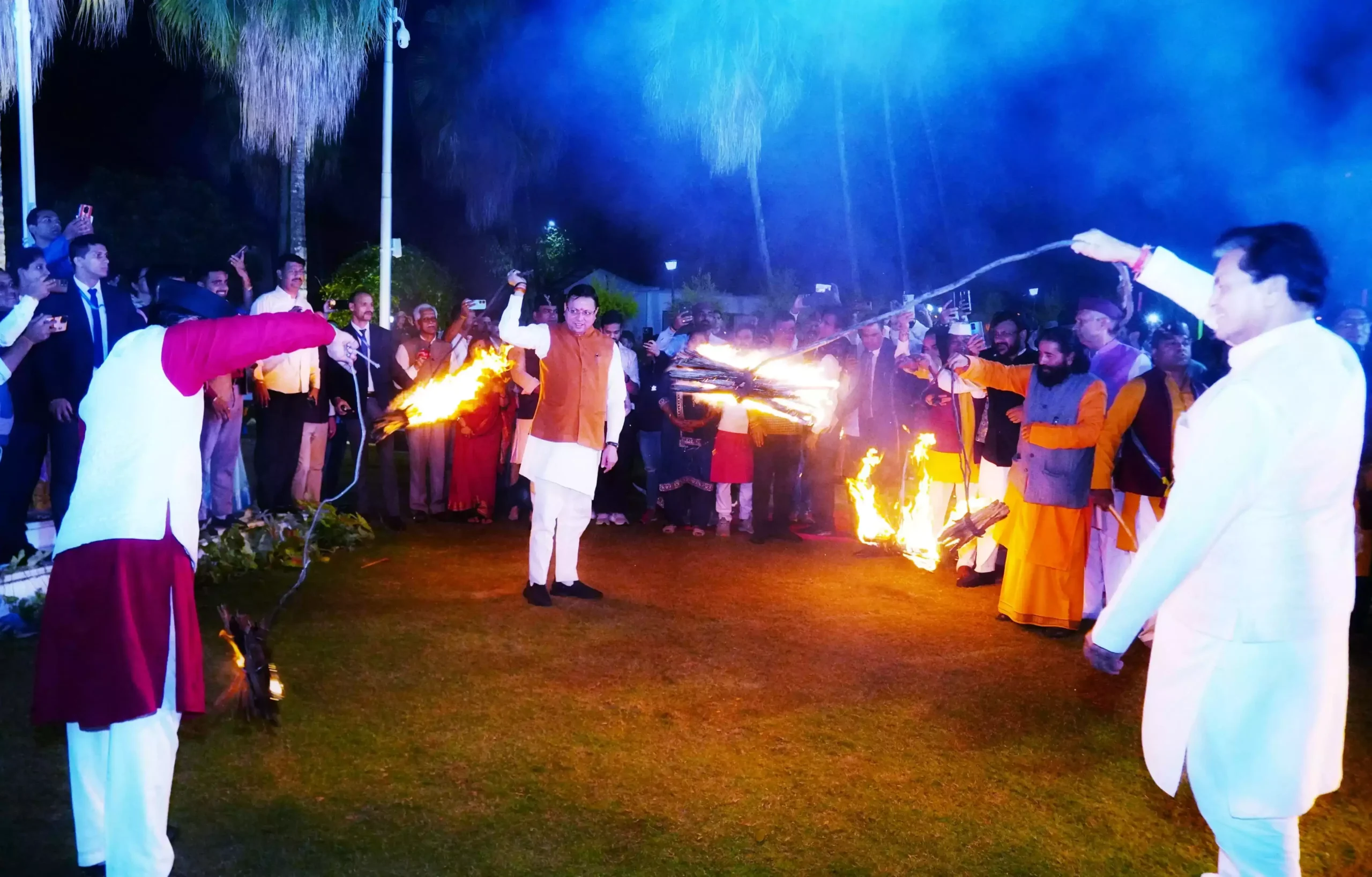  मुख्यमंत्री ने ढोल दमाऊ की थाप के बीच भेलो खेलकर मनाया इगास