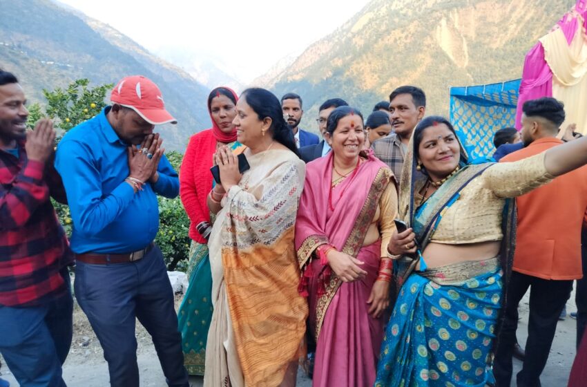  केदारनाथ उप चुनाव में भाजपा की ओर से प्रत्याशी आशा नौटियाल ने मद्महेश्वर घाटी के विभिन्न गांवों का भ्रमण कर जनता से भाजपा के पक्ष में मतदान करने की अपील की