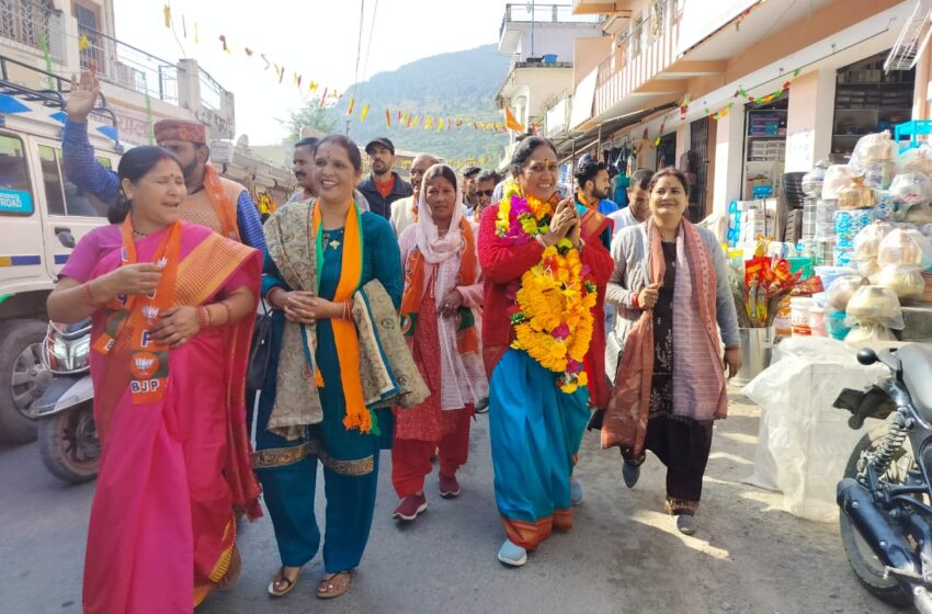  केदारनाथ उप चुनाव में भाजपा प्रत्याशी आशा नौटियाल ने गुप्तकाशी क्षेत्र के विभिन्न गांवों में जन संपर्क कर भाजपा के पक्ष में मतदान करने की अपील की