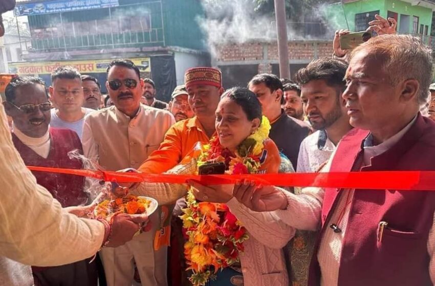  केदारनाथ उपचुनाव के लिए सोमवार को अगस्त्यमुनि और सतेराखाल चोपता में भारतीय जनता पार्टी के चुनाव अभियान के तहत मंडल कार्यालय का श्रीगणेश किया