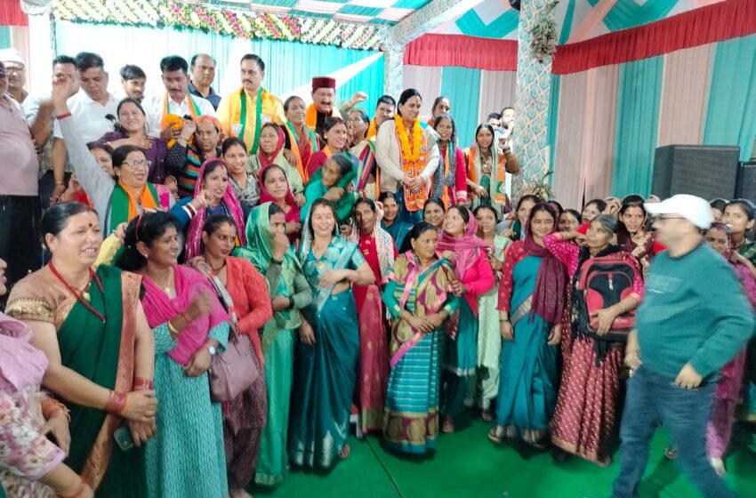  केदारनाथ उपचुनाव में भाजपा प्रत्याशी श्रीमती आशा नौटियाल के समर्थन में सोमवार को भारी समर्थकों के साथ समाज सेवक कुलदीप रावत ने जनता से भाजपा के लिए वोट देने की अपील की