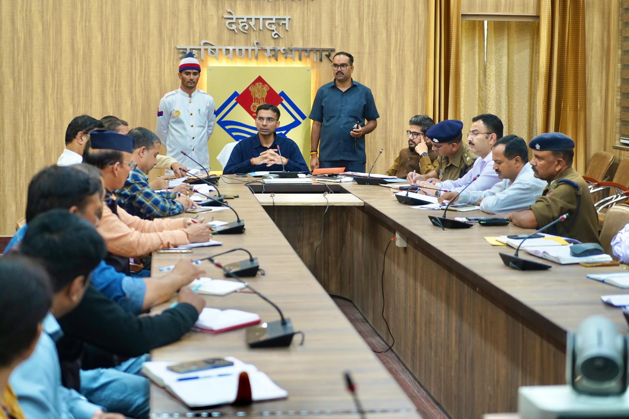  जिलाधिकारी सविन बंसल की अध्यक्षता में आज ऋषिपर्णा सभागार कलेक्टेªट में राज्य स्थापना दिवस के अवसर पर आयोजित होने वाले भव्य कार्यक्रम की तैयारियों एवं व्यवस्थाओं को लेकर बैठक हुई