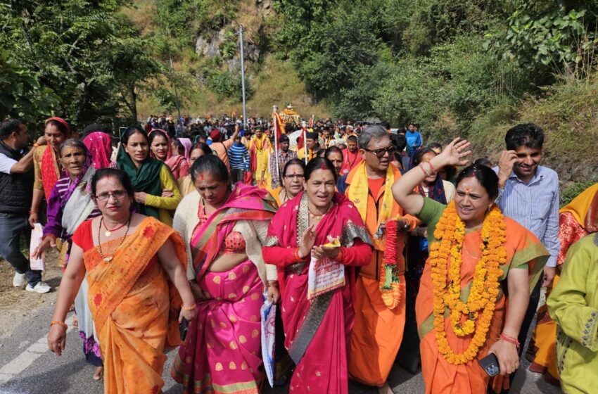  केदारनाथ विधानसभा उप चुनाव में भाजपा भाजपा प्रत्याशी ने श्री केदारनाथ चल उत्सव विग्रह डोली के दर्शनों के बाद बसुकेदार क्षेत्र के विभिन्न गांवों का भ्रमण किया