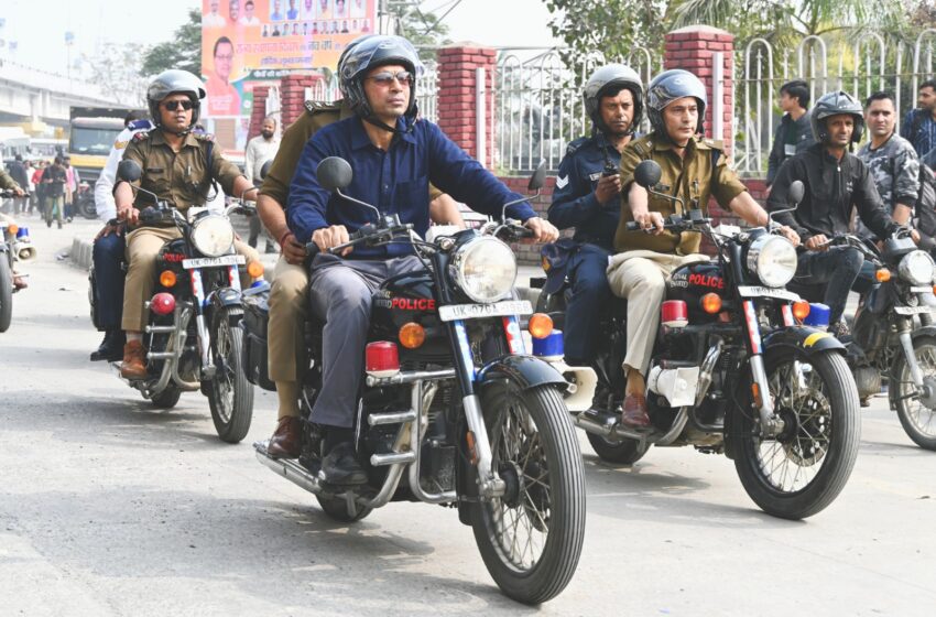  जनमानस की समस्या देखने सड़क पर दुपहिया वाहन से निकले डीएम