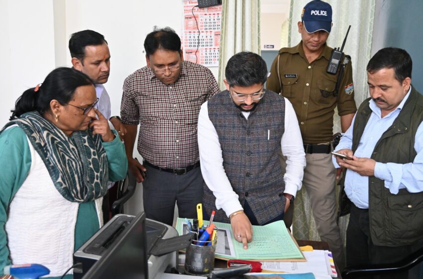  मुख्य विकास अधिकारी अभिनव शाह ने बुधवार को बीईओ कार्यालय का औचक निरीक्षण किया