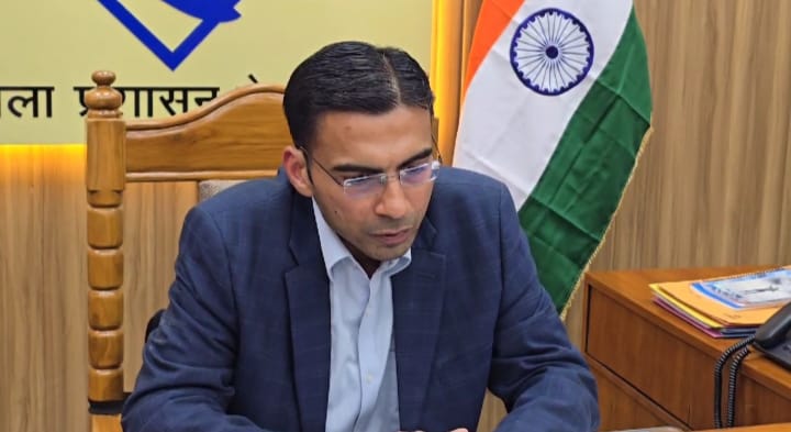  जिलाधिकारी के निर्देशों के अनुपालन में अपर जिलाधिकारी प्रशासन द्वारा जनपद के शहरी क्षेत्रों लगे सीसीटीवी कैमरे की अद्यतन स्थिति के सम्बन्ध में बैठक आयेाजित की