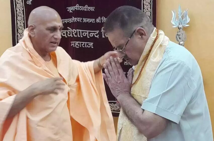  कृषि मंत्री गणेश जोशी ने लिया स्वामी अवधेशानंद गिरी से आशीर्वाद