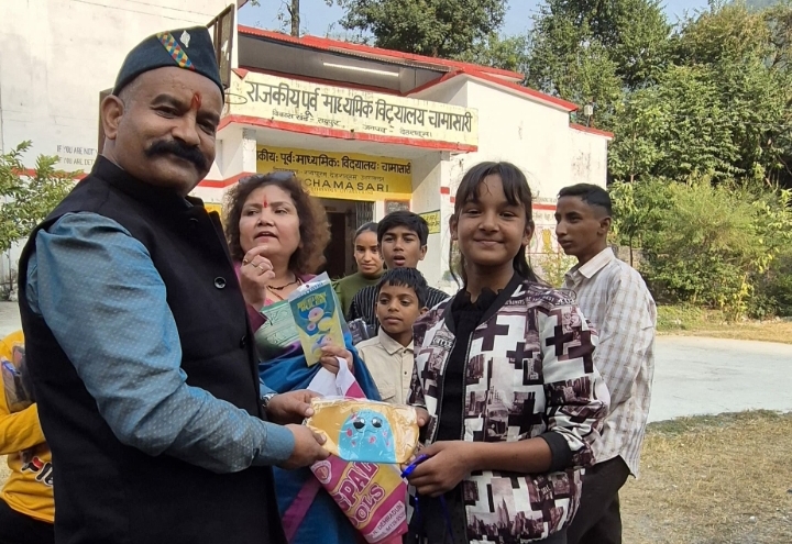  राष्ट्रीय बाल दिवस के अवसर पर राजकीय पूर्व माध्यमिक विद्यालय चमासारी रायपुर में बाल दिवस बड़े ही धूमधाम से मनाया गया