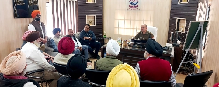  महानगर अध्यक्ष सिद्धार्थ उमेश अग्रवाल जी के नेतृत्व में प्रेम नगर गुरुद्वारा समिति के सभी प्रतिनिधियों ने देहरादून एसपी सिटी प्रमोद कुमार से भेंट की