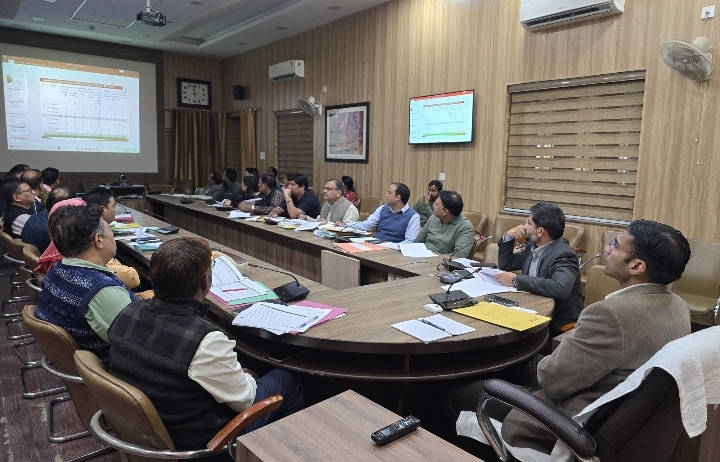  जिलाधिकारी सविन बंसल की अध्यक्षता में आज ऋषिपर्णा सभागार कलेक्ट्रेट में जिला जल जीवन स्वच्छता मिशन की बैठक आयोजित की