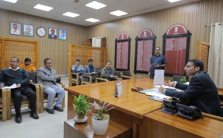  महिलाओं हेतु नये टॉयलेट निर्माण के साथ ही शहर में अन्य टॉयलेट को भी करें मॉडिफाई : डीएम