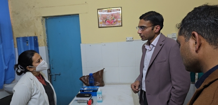  चिकित्सालय में मरीज एवं जनमानस से दुर्व्यवहार और लापरवाही नहीं होगी क्षम्य : डीएम