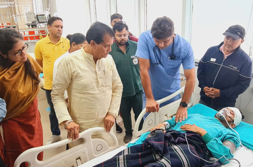  अल्मोड़ा बस हादसे के घायलों का शहरी मंत्री ने जाना हाल, एम्स प्रशासन से बाेले- उपचार में न बरतें कोताही