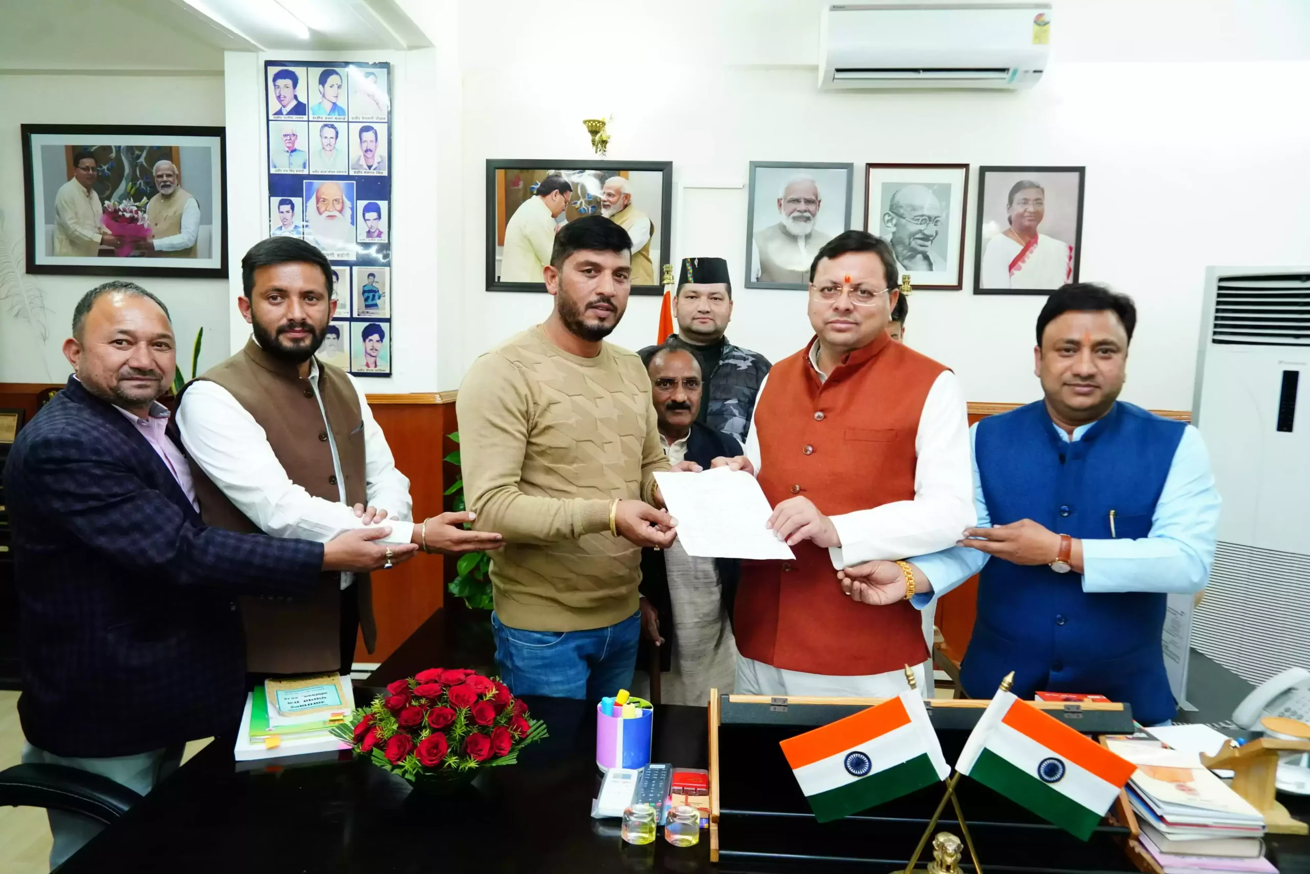  मुख्यमंत्री से राज्य भर से आए ब्लॉक प्रमुखों और प्रधान संगठन के पदाधिकारियों ने की भेंट