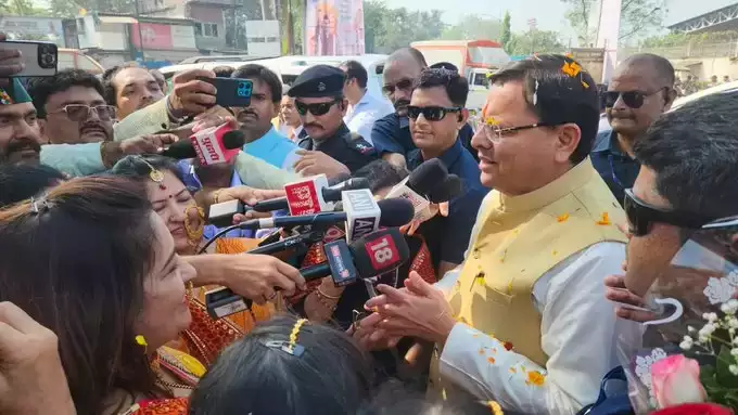  उत्तराखंड के मुख्यमंत्री धामी का मुंबई में जोरदार स्वागत