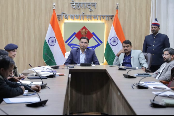  डीएम ने लोनिवि को चिन्हित स्थलों पर क्रेस बेरियर लगाने एवं उपलब्ध स्थलों को सुविधाजनक बनाने के निर्देश दिये