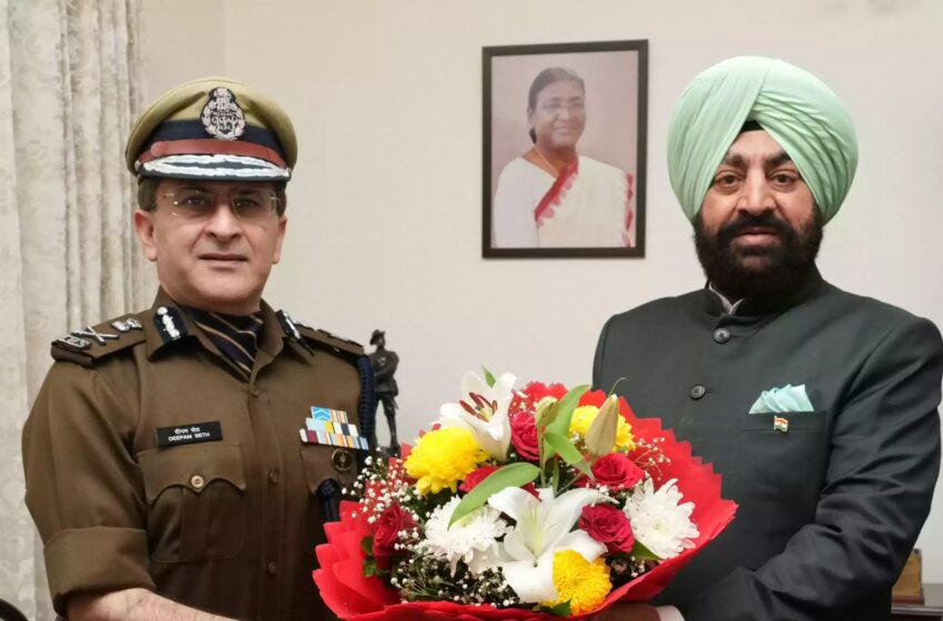 नवनियुक्त डीजीपी दीपम सेठ ने की राज्यपाल से शिष्टाचार भेंट