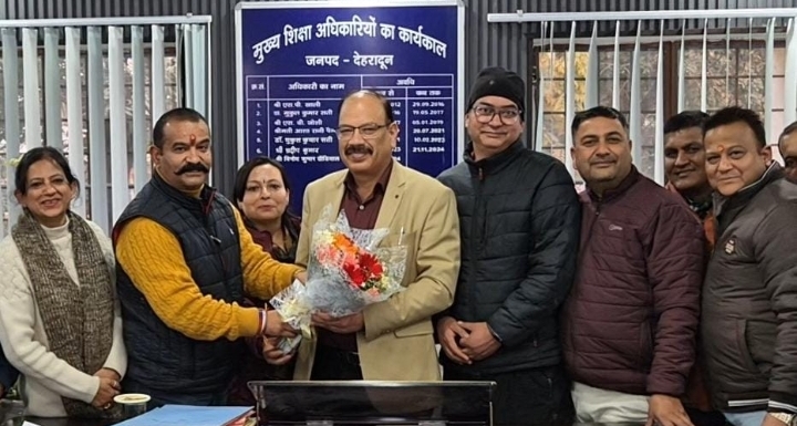  उत्तराखंड प्राइमरी टीचर्स एसोसिएशन /उत्तराखंड राज्य प्राथमिक शिक्षक संघ देहरादून जिलाध्यक्ष धर्मेंद्र सिंह रावत के नेतृत्व में प्रतिनिधि मण्डल ने नवनियुक्त मुख्य शिक्षाधिकारी श्री विनोद कुमार ढौंडियाल से शिष्टाचार भेंट की