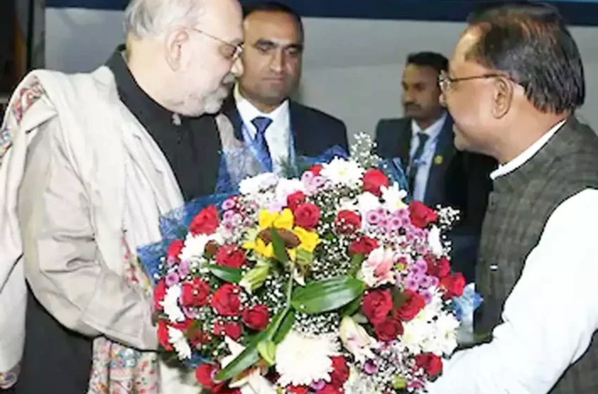  देर रात छत्तीसगढ़ पहुंचे केन्द्रीय गृह मंत्री शाह, मुख्यमंत्री साय ने किया स्वागत